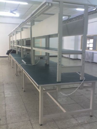 直銷(xiāo)防靜電工作臺(tái)
